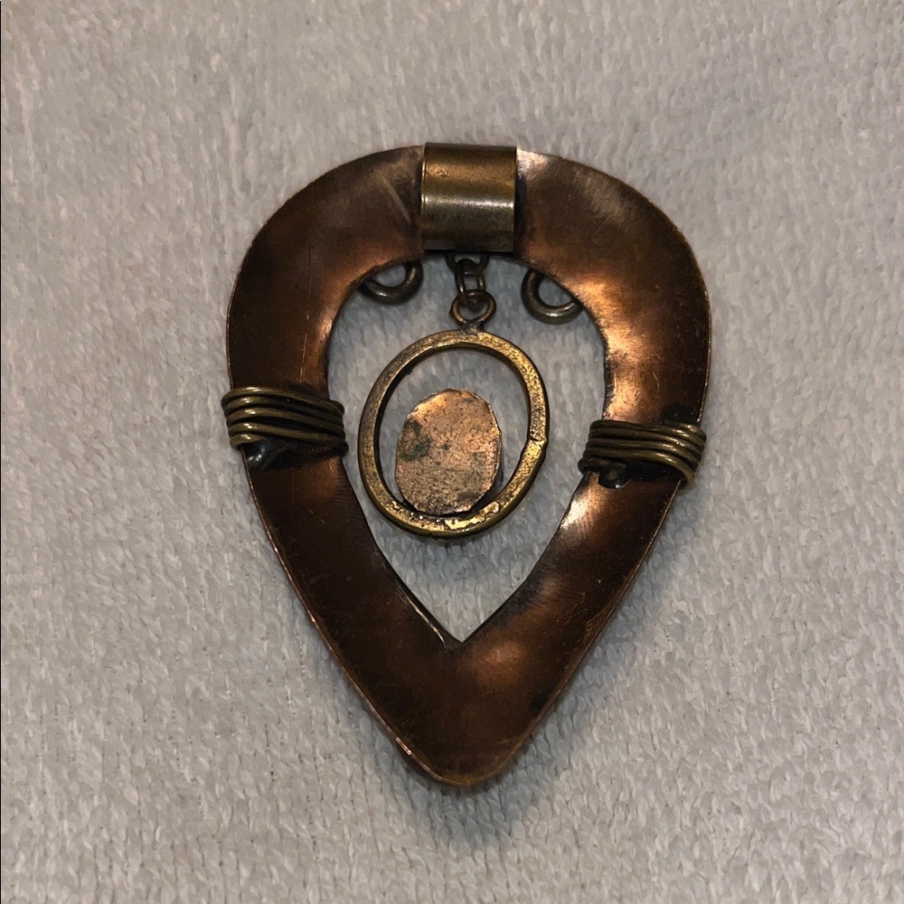 Handmade Copper Wire-wrapped Pendant with Stone Embellishment - Picture 3 of 4